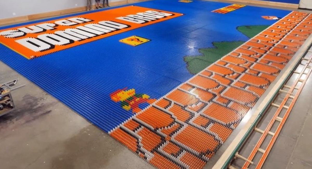 The Dominator robot sets a world record for placing 102.600 dominoes in 24 hours