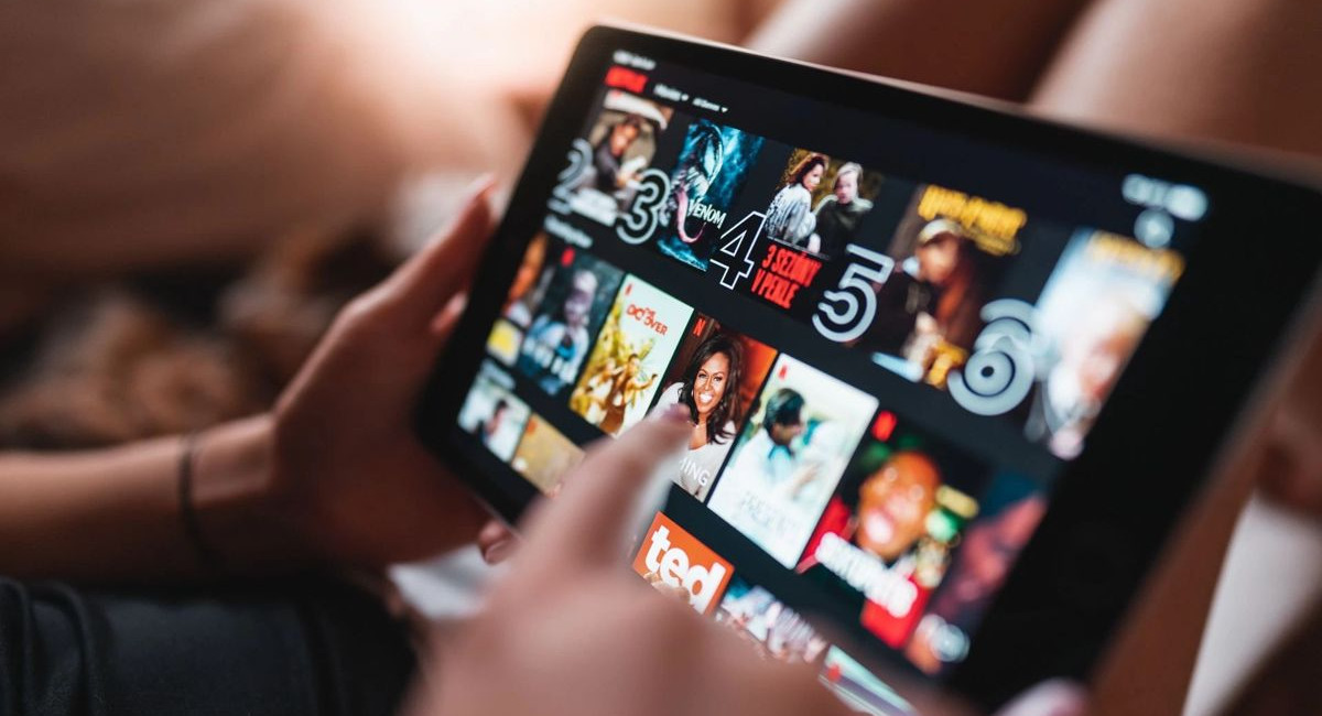 Netflix embraces infinite scroll the streaming giant’s pivot to social media mechanics