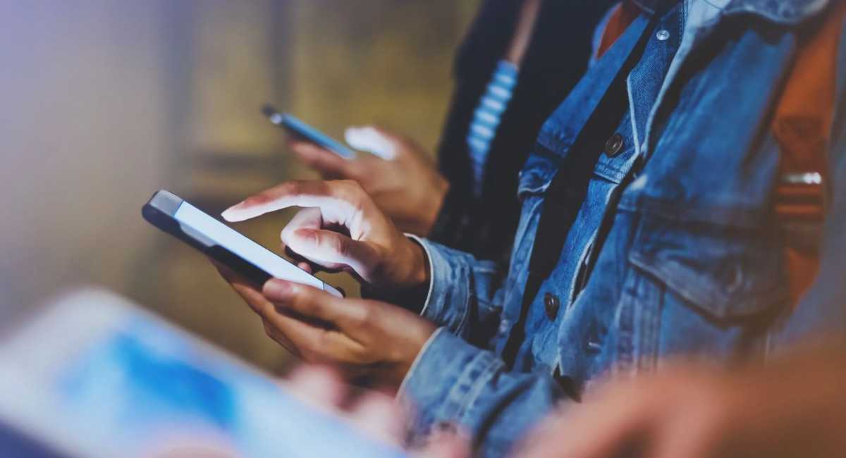 WhatsApp opens the door to cross-app messaging for users in Europe